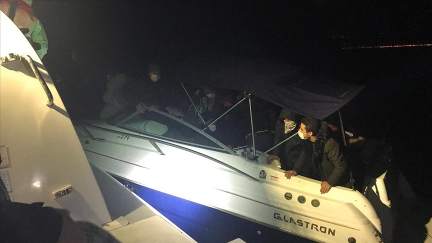 Bodrum ve Marmaris açıklarında 53 düzensiz göçmen kurtarıldı