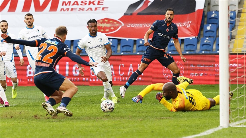 Medipol Başakşehir 7 maçlık galibiyet hasretine son verdi