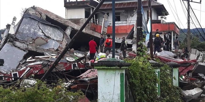 Endonezya'daki depremde ölenlerin sayısı 56'ya yükseldi