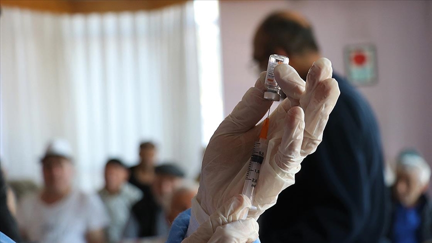 Kovid-19 aşısı yaptıranların sayısı bir milyonu geçti