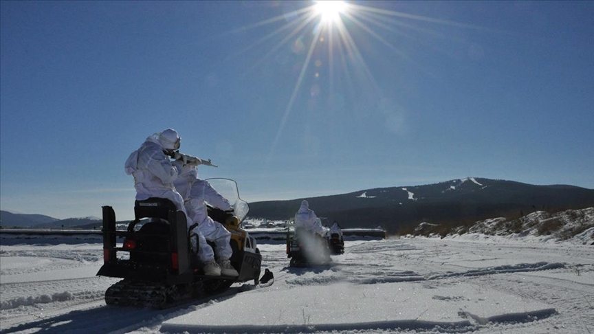 Komandolardan kar motoru ile 'muharebe düzeni' eğitimi