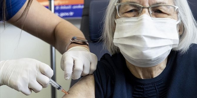 Başkentte 80 yaş ve üstündekilere Kovid-19 aşısı yapılmaya başlandı