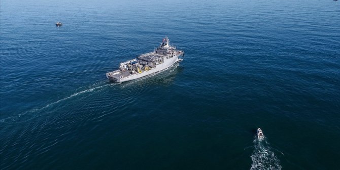 Yunanistan'a ait savaş uçaklarından uluslararası sularda araştırma yapan 'TCG Çeşme' gemisine taciz