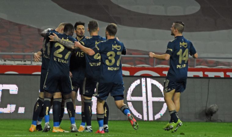 Fenerbahçe 3 puana 3 golle uzandı
