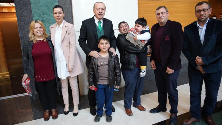 Cumhurbaşkanı Erdoğan, Yağız bebek ve ailesiyle bir araya geldi