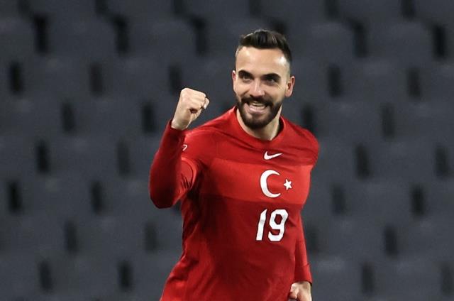 Beşiktaş yıldız futbolcuyla anlaştı