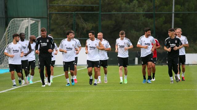 Beşiktaş transfer çalışmalarını sürdürüyor
