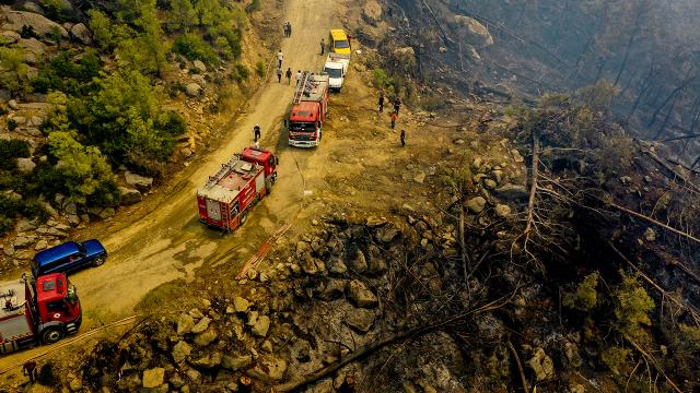 Marmaris'te orman yangını: Karavanla kaçmışlardı! 3 kişi gözaltında