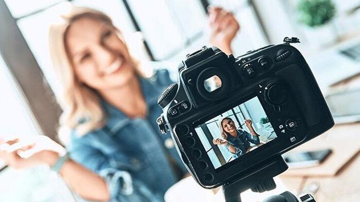 Influencer nedir, ne demek? İnfluencer’lar nasıl para kazanıyor?