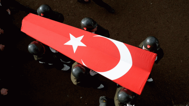 Edirne'de askeri araç devrildi: Bir asker şehit oldu