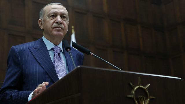 Erdoğan: Gazi hayatta olsaydı bunları o partiden sopayla kovalardı