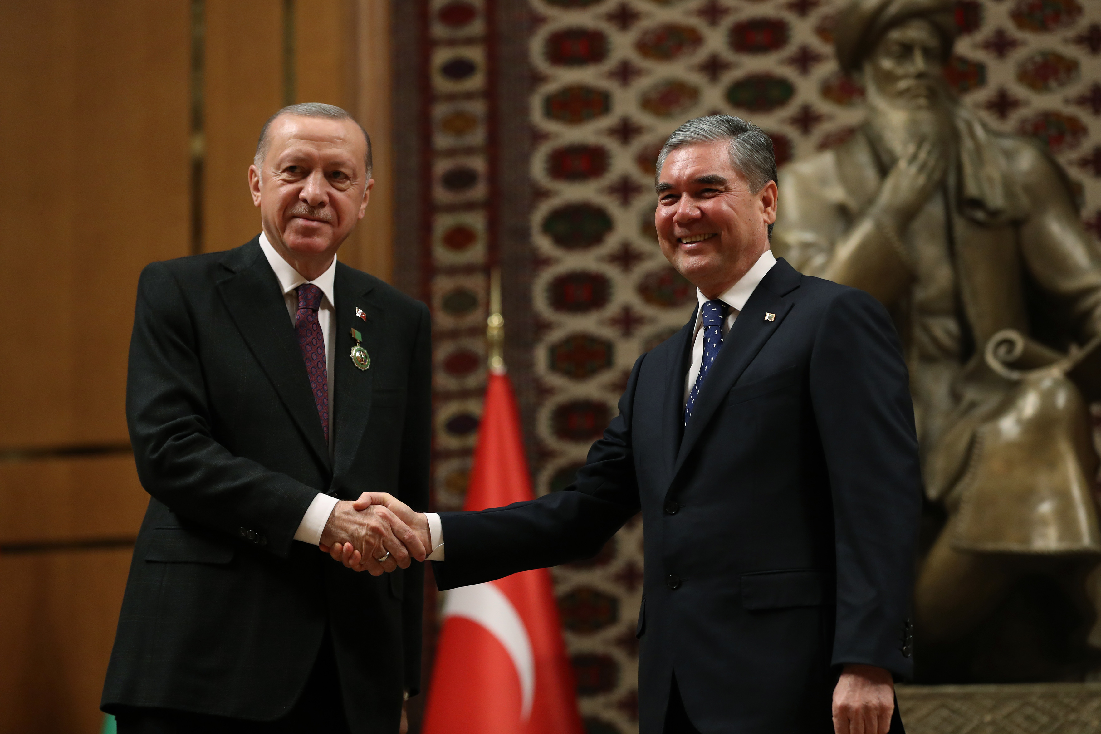 Cumhurbaşkanı Erdoğan'dan Türkmenistan'da tarihi çağrı!