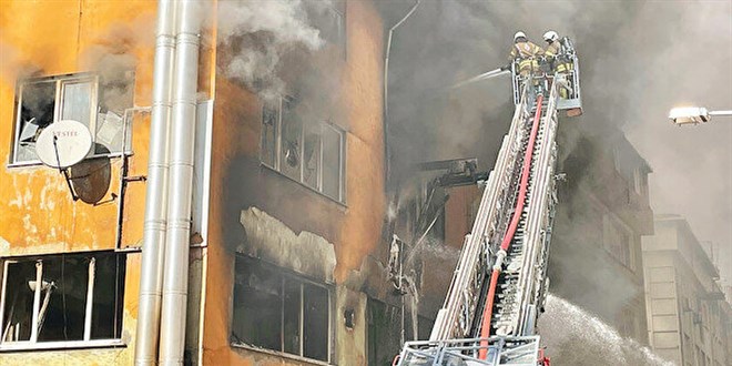 Hurdacılar Sanayi Sitesi'ndeki yangın kontrol altına alındı