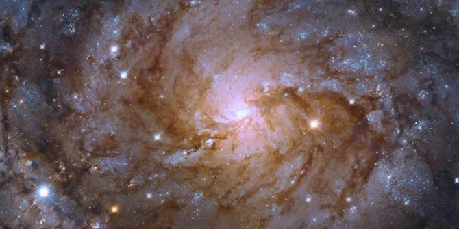 Hubble Uzay Teleskobu, gizlenmiş bir galaksiyi görüntüledi
