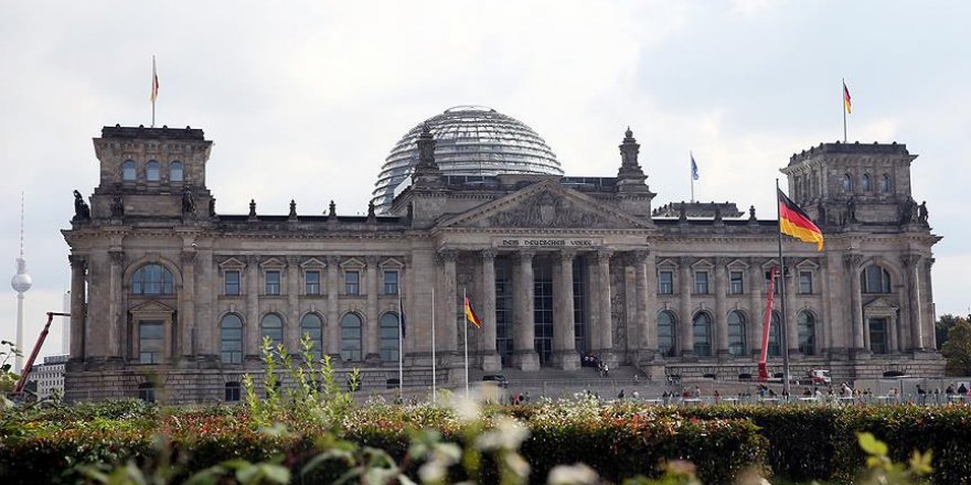 Almanya'da aşırı sağcı AfD partisi genel burka yasağı istedi