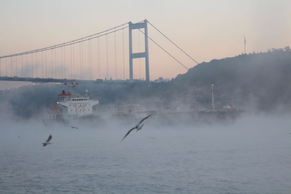 İstanbul Boğazı'nda alarm: Gemi geçişine kapatıldı