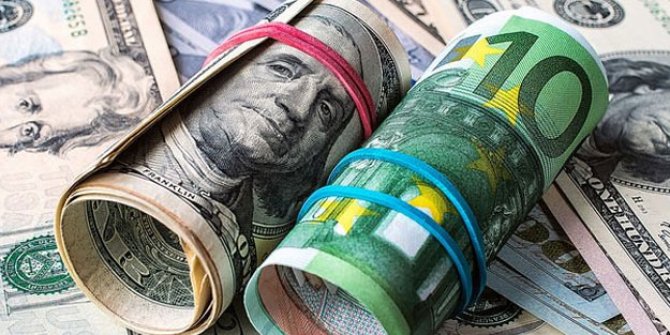 Dolar, Euro'nun tahtını sarstı