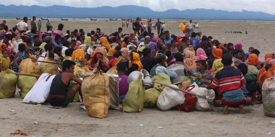 Arakan'ın Bangladeş sınırına tel örgü