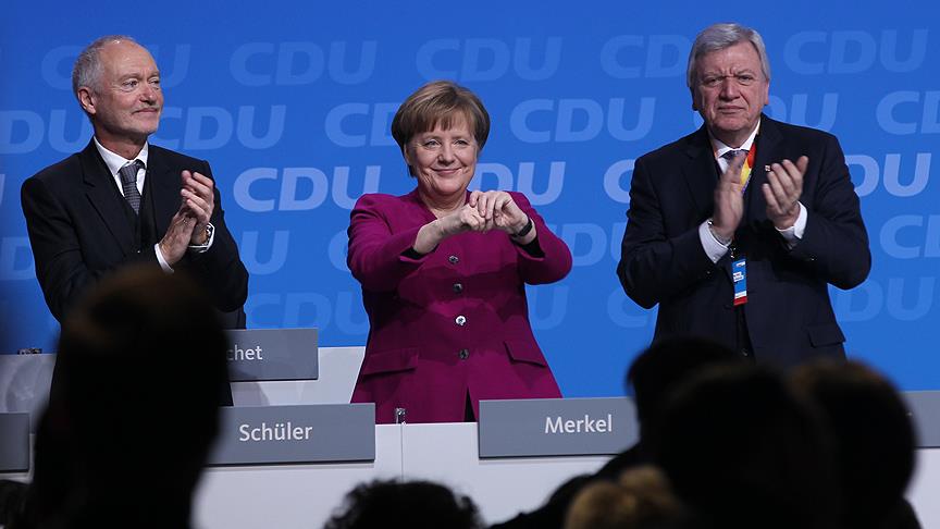 Merkel, koalisyon protokolüne onay verdi
