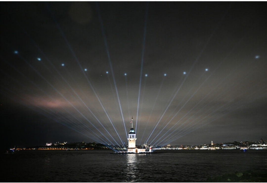 Kız Kulesi ışık ve lazer şovuyla açıldı