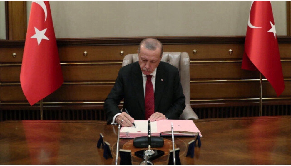 Cumhurbaşkanı Erdoğan imzalı karar Resmi Gazete'de yayımlandı: Tamer Karadağlı Devlet Tiyatroları Genel Müdürlüğüne atandı