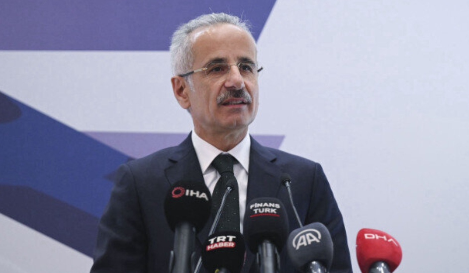 Bakan Uraloğlu süper hızlı tren projesinin detaylarını paylaştı: Ankara-İstanbul arası 80 dakikaya inecek