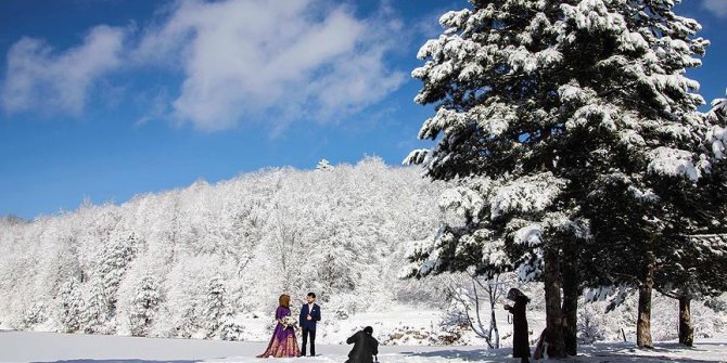 'Gelinlik giyen' Domaniç dağları fotoğrafçıların gözdesi