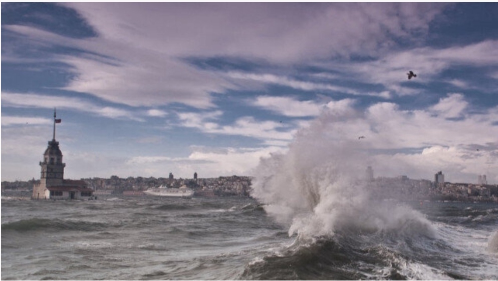 İstanbul Valiliğinden kuvvetli fırtına uyarısı: Salı gününe kadar sürecek