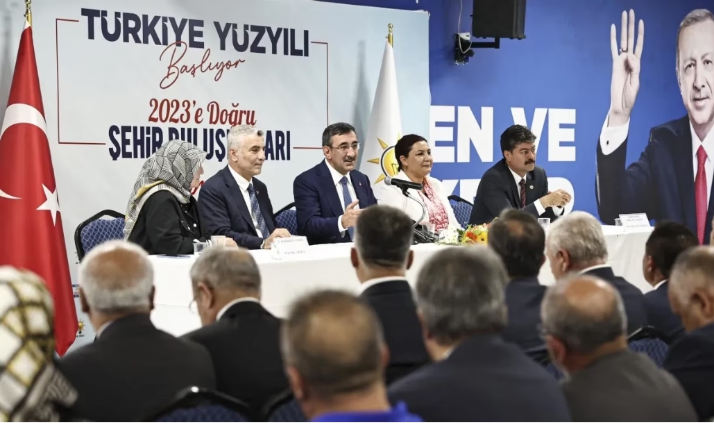 AK Parti döneminde bağımsız Türkiye'yi dosta düşmana gösterdik