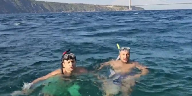 Selçuk Bayraktar, İstanbul Boğazı'nı yüzerek geçti