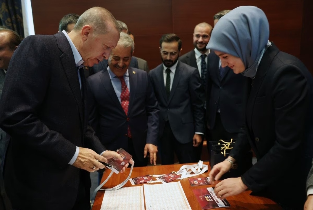 Cumhurbaşkanı Erdoğan, AK Parti kongresi için delege kartını teslim aldı