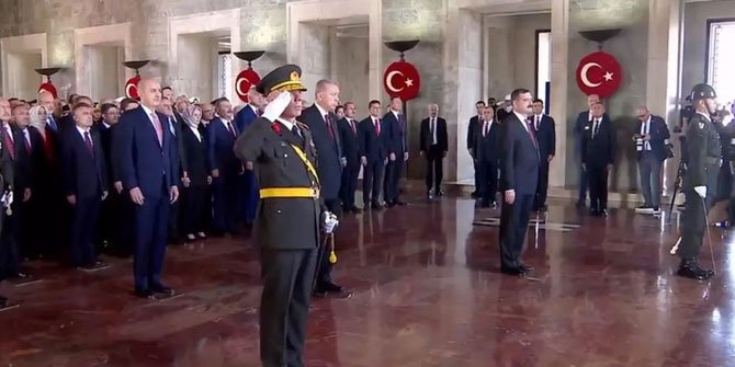 Devlet erkanı Anıtkabir’de Ata'nın huzurunda! Cumhurbaşkanı Erdoğan'dan 100. yıl mesajı: “Cumhuriyetimiz hiç olmadığı kadar güvendedir”