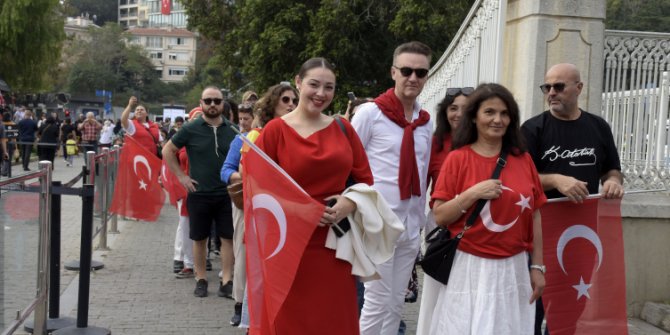 Dolmabahçe Sarayı'na ziyaretçi akını