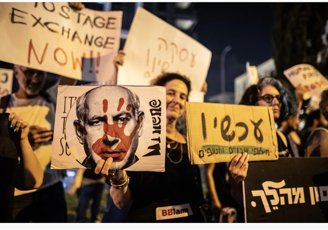 Gazze'de ateşkes isteyen İsraillilerden Tel Aviv'de yeni protesto