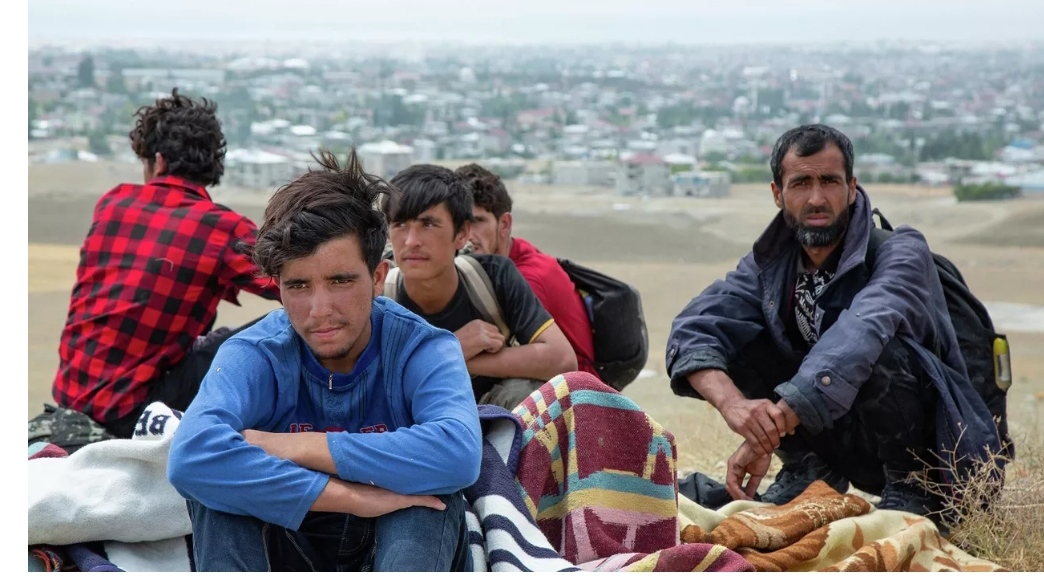 İran yaklaşık 450 bin Afgan düzensiz göçmeni sınır dışı etti