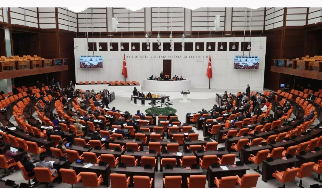 Yeni evlenen gençlere faizsiz kredi müjdesi! Aile ve Gençlik fonu TBMM'de kabul edildi