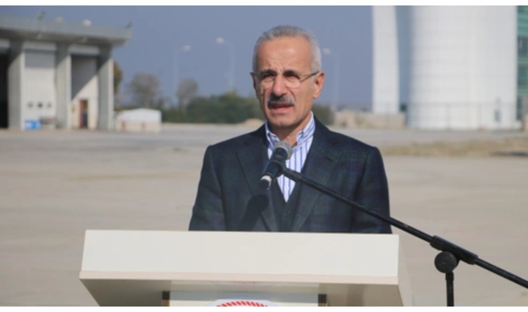 Ulaştırma Bakanı Abdulkadir Uraloğlu, Hatay Havalimanı için tarih verdi! ‘Yer yanlış’ iddialarına açıklık getirdi