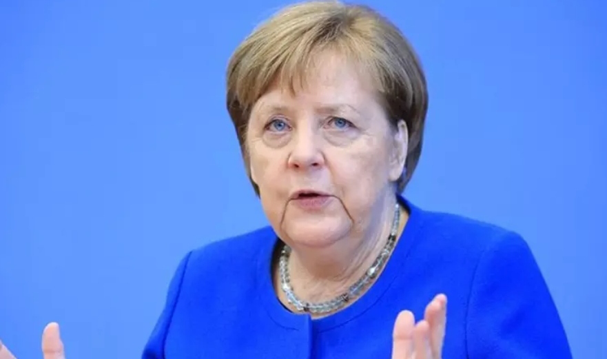 Merkel, Konrad Adenauer Vakfı üyeliğinden ayrıldı
