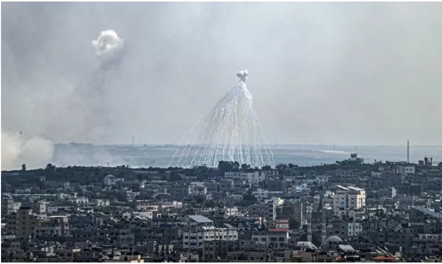 İşgalci İsrail ordusu, sınırdaki beldeleri "fosfor bombası" ile vurdu