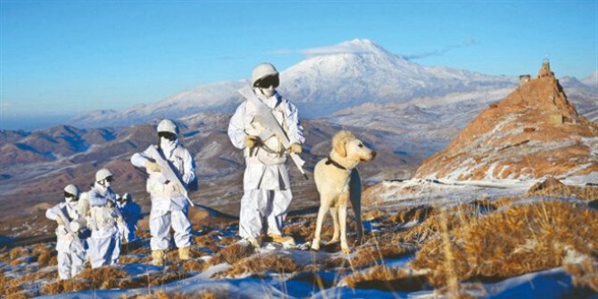 Mehmetçik eller tetikte, gözler sınırda yeni yılı karşıladı