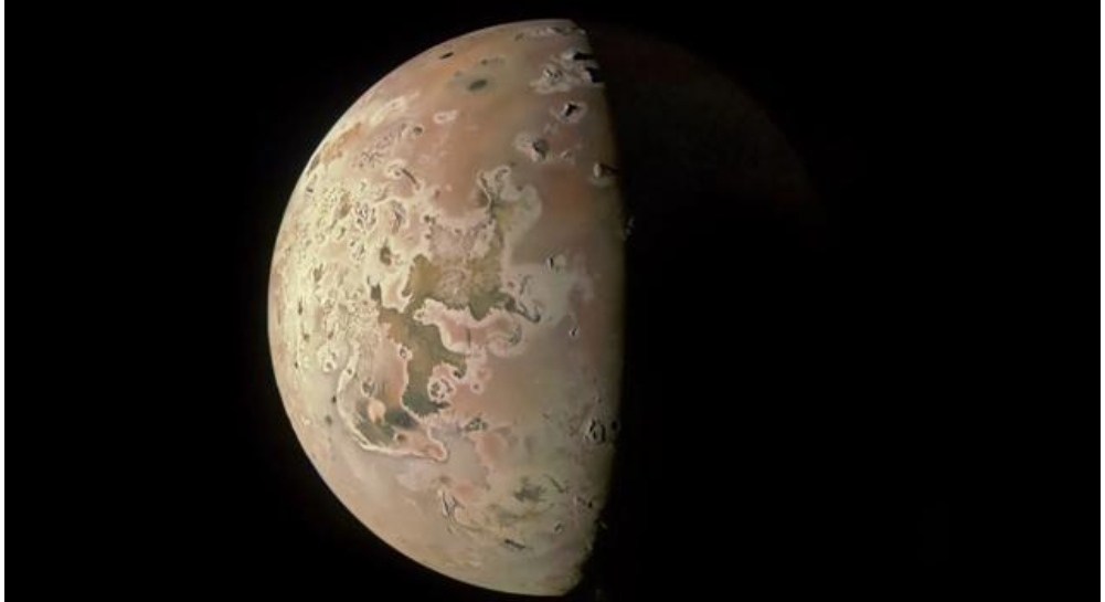 NASA, Jüpiter'in Uydusu Io'nun en yakın görüntüsünü yakaladı