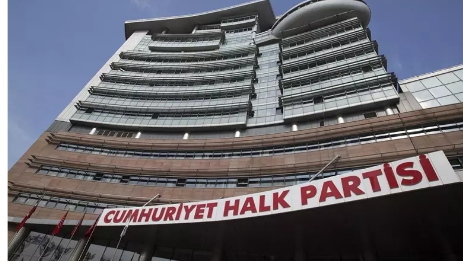 CHP'de "yetki" krizi istifa getirdi