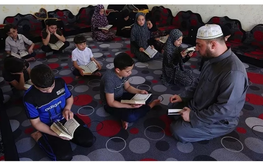 Gazze Şeridi'nde çadır kentlerdeki zor koşullarda Kur'an ve hafızlık eğitimi devam ediyor