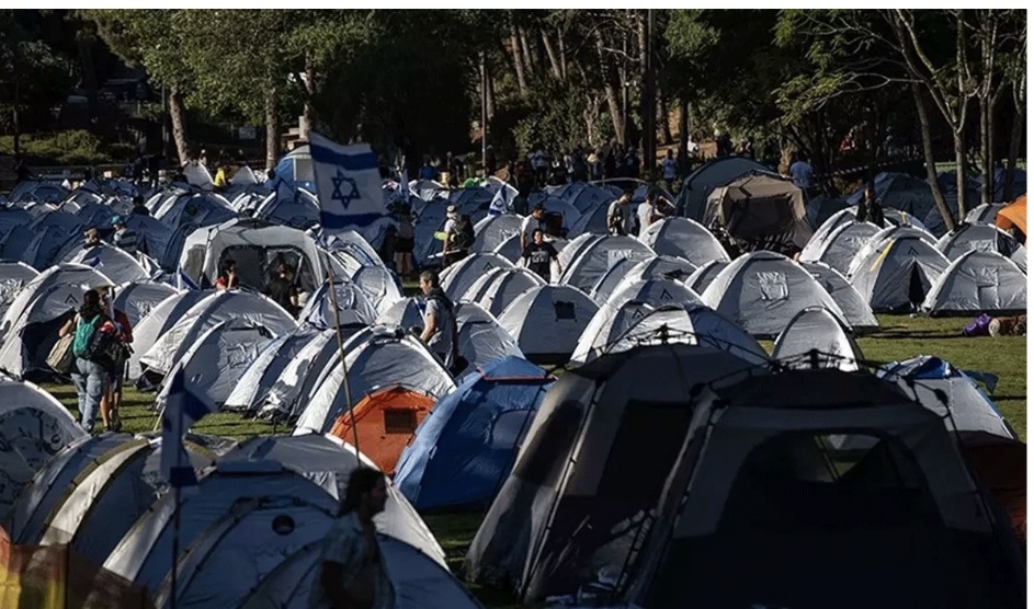 Gazze'deki esir yakınları, Netanyahu'nun evinin önüne çadır kurarak oturma eylemi düzenledi