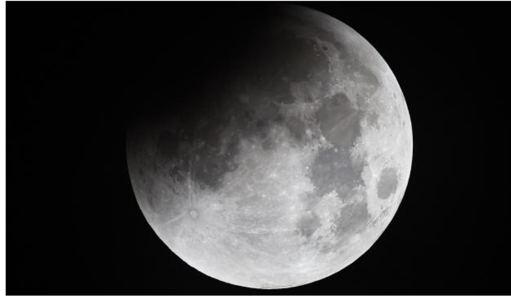 Ay küçülüyor astronotlar için tehlike büyüyor