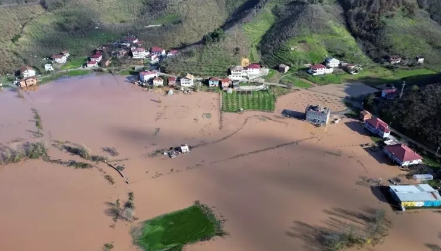 Çanakkale'de Karamenderes Çayı'ndaki taşkın nedeniyle tarlalar su altında kaldı