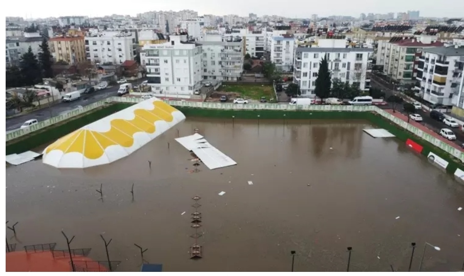 Antalya'daki şiddetli yağışlarda 3 bin 862 binada su baskını yaşandı