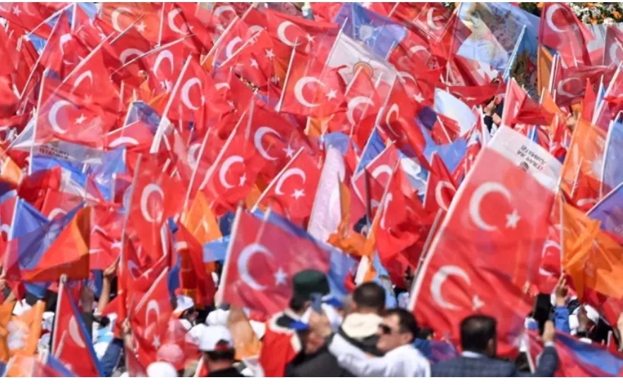 AK Parti'nin Ankara adaylarının listesi teslim edildi