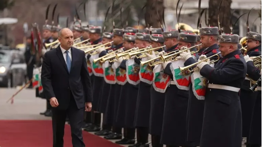 Bulgaristan Cumhurbaşkanı'ndan silahlı kuvvetlerde "kadro yetersizliği" açıklaması