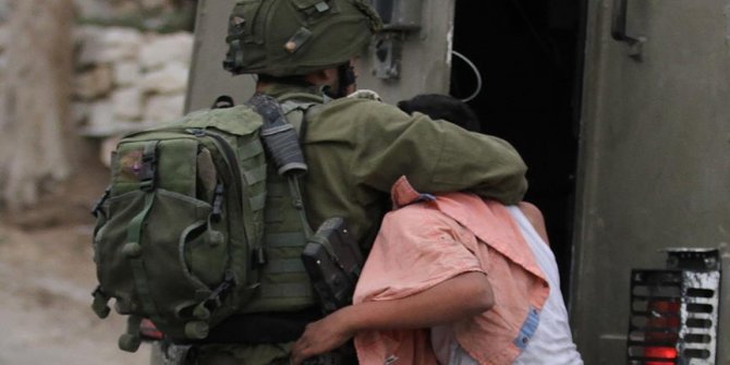 İsrail askerleri 10 Filistinliyi gözaltına aldı